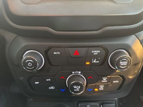 Used 2021 Jeep Renegade Latitude image 10