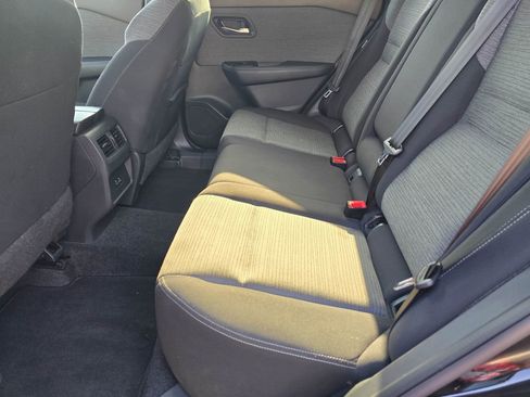 Used 2023 Nissan Rogue SV image 12