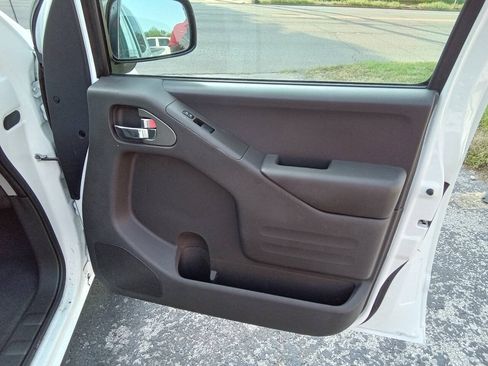 Used 2019 Nissan Frontier SV AWD/4WD image 5