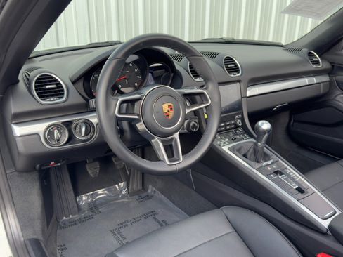 Used 2024 Porsche 718 Boxster image 13