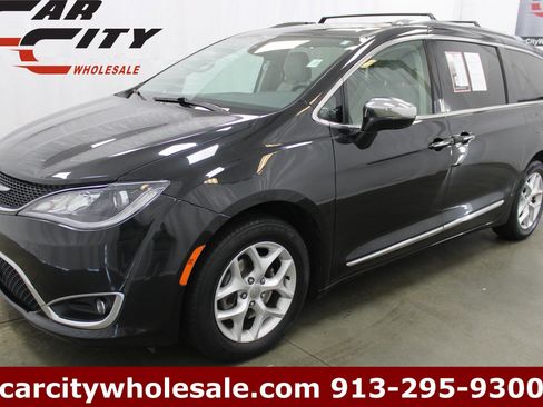 Used 2020 Chrysler Pacifica Limited image 1