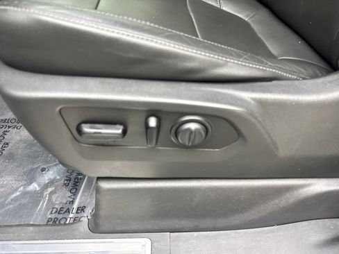 Used 2020 GMC Sierra 1500 SLT RWD image 32
