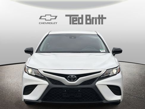 Used 2020 Toyota Camry SE image 2