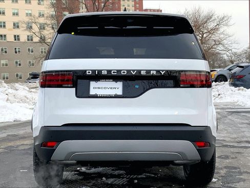 New 2026 Land Rover Discovery S image 4