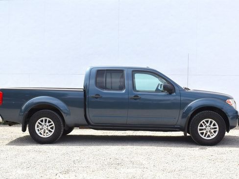 Used 2014 Nissan Frontier SV w/ SV Value Truck Package AWD/4WD image 6