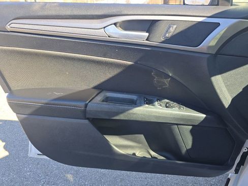 Used 2019 Ford Fusion SE AWD/4WD image 25