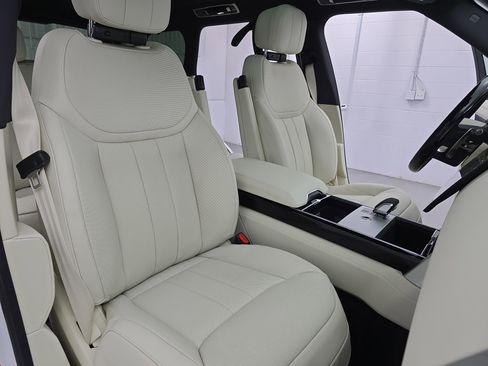 New 2026 Land Rover Range Rover SE image 10