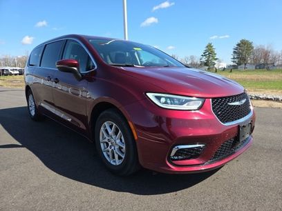 Used 2023 Chrysler Pacifica Touring-L