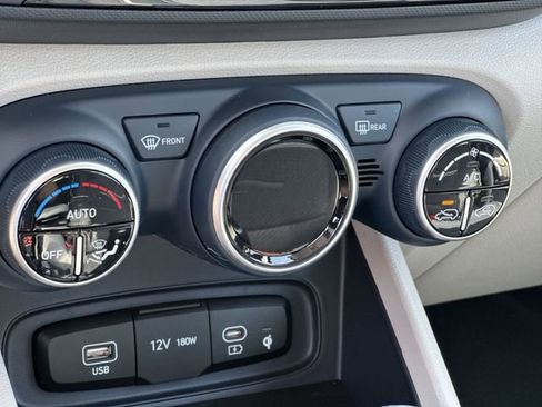 New 2026 Hyundai Venue SEL FWD image 23