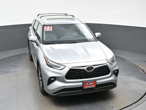Used 2025 Toyota Highlander XLE image 36