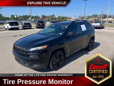 Used 2017 Jeep Cherokee Sport FWD image 1