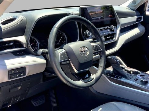 Used 2021 Toyota Highlander Platinum AWD/4WD image 18
