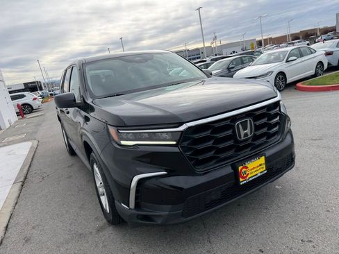 Used 2023 Honda Pilot LX image 9