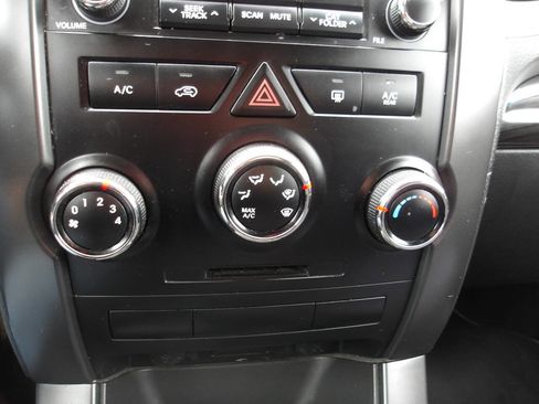 Used 2011 Kia Sorento LX image 11