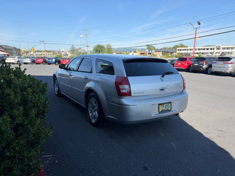 Used 2005 Dodge Magnum SE RWD image 4