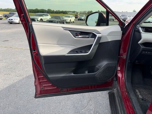 Used 2020 Toyota RAV4 XLE w/ Convenience Package AWD/4WD image 13