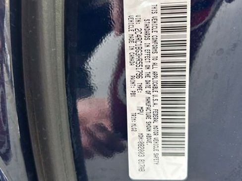 Used 2017 Chrysler Pacifica Touring-L image 31