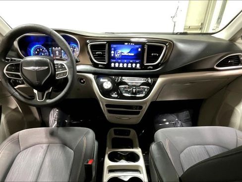 Used 2017 Chrysler Pacifica Touring image 15