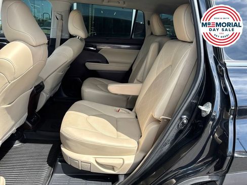 Used 2020 Toyota Highlander Platinum AWD/4WD image 13