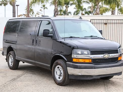 Used 2018 Chevrolet Express 2500 w/ Driver Convenience Package image 3
