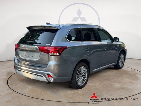 Used 2022 Mitsubishi Outlander GT image 3