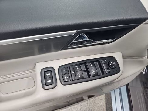 Used 2009 Volkswagen Routan SEL Premium FWD image 11