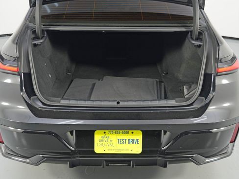 Used 2024 BMW i7 eDrive50 w/ M Sport Package image 10