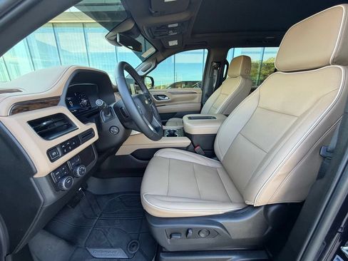 Used 2023 Chevrolet Suburban Premier AWD/4WD image 11