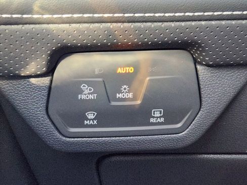 New 2026 Volkswagen Atlas Cross Sport SEL Premium R-Line image 11