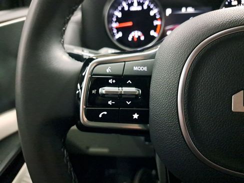 Used 2024 Kia Carnival LX image 30