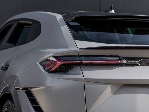Used 2024 Lamborghini Urus Performante AWD/4WD image 11