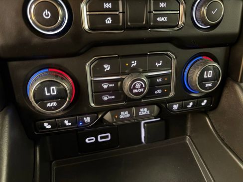 Used 2023 Chevrolet Suburban Premier RWD image 31