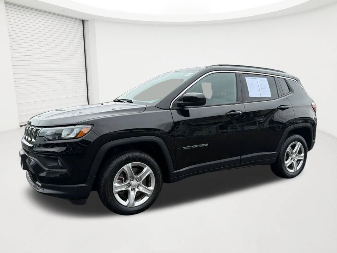 Used 2024 Jeep Compass Latitude AWD/4WD image 1