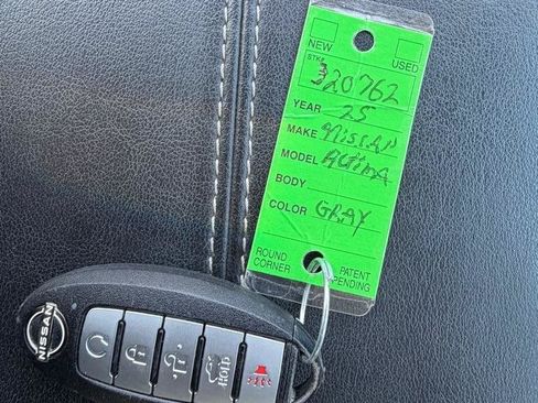 Used 2025 Nissan Altima 2.5 SV FWD image 29