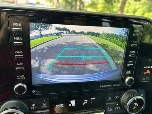Used 2021 Toyota Highlander XLE FWD image 26