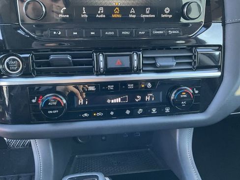 Used 2024 Nissan Pathfinder SL image 16