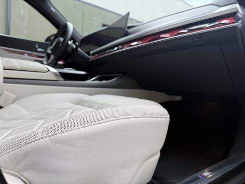 Used 2023 BMW 760i xDrive AWD/4WD image 38