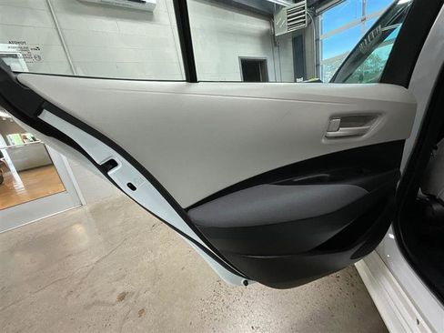 Used 2022 Toyota Corolla LE FWD image 22