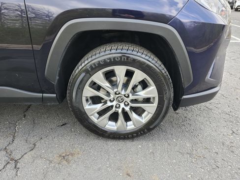 Used 2021 Toyota RAV4 XLE Premium image 36