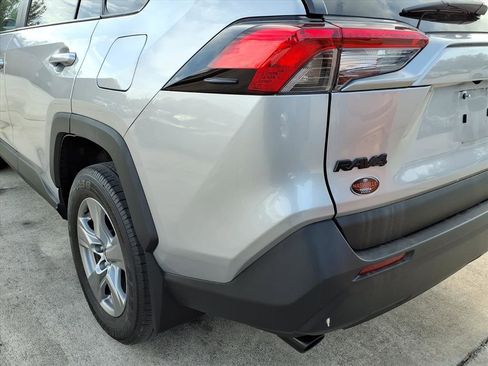 Used 2022 Toyota RAV4 XLE image 11