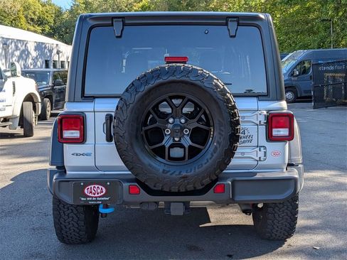 Used 2024 Jeep Wrangler Unlimited image 4