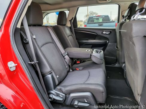Used 2018 Dodge Journey SE image 27