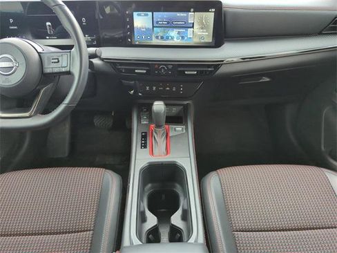 Certified 2025 Nissan Kicks SR image 15
