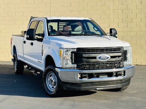 Used 2017 Ford F250 XL w/ Power Equipment Group AWD/4WD image 1