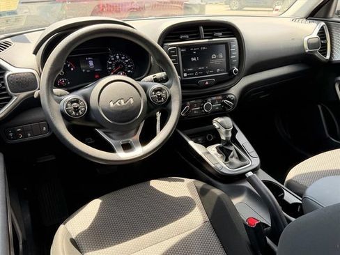 Used 2022 Kia Soul LX w/ Technology Package FWD image 7