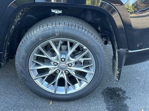 New 2025 Jeep Grand Cherokee Summit w/ Luxury Tech Group V image 18