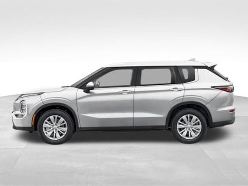 Used 2025 Mitsubishi Outlander ES FWD image 34