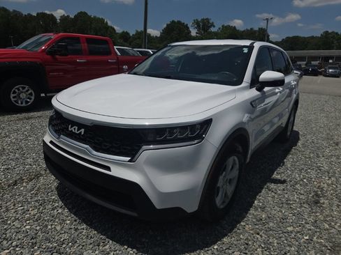 Used 2022 Kia Sorento LX FWD image 1