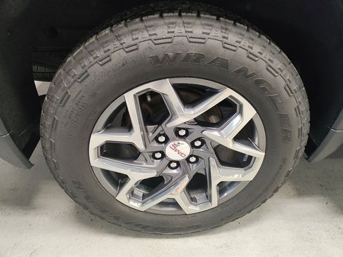 Certified 2022 GMC Sierra 1500 SLT w/ SLT Convenience Package image 3