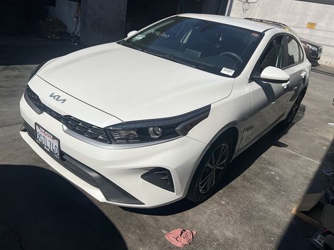 Used 2023 Kia Forte LXS FWD image 2